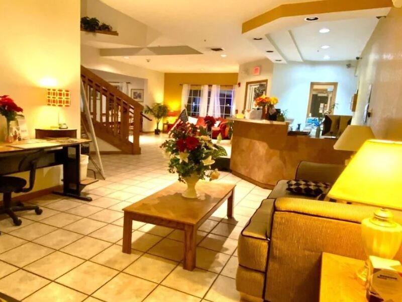 Rodeway Inn Salina Exterior photo