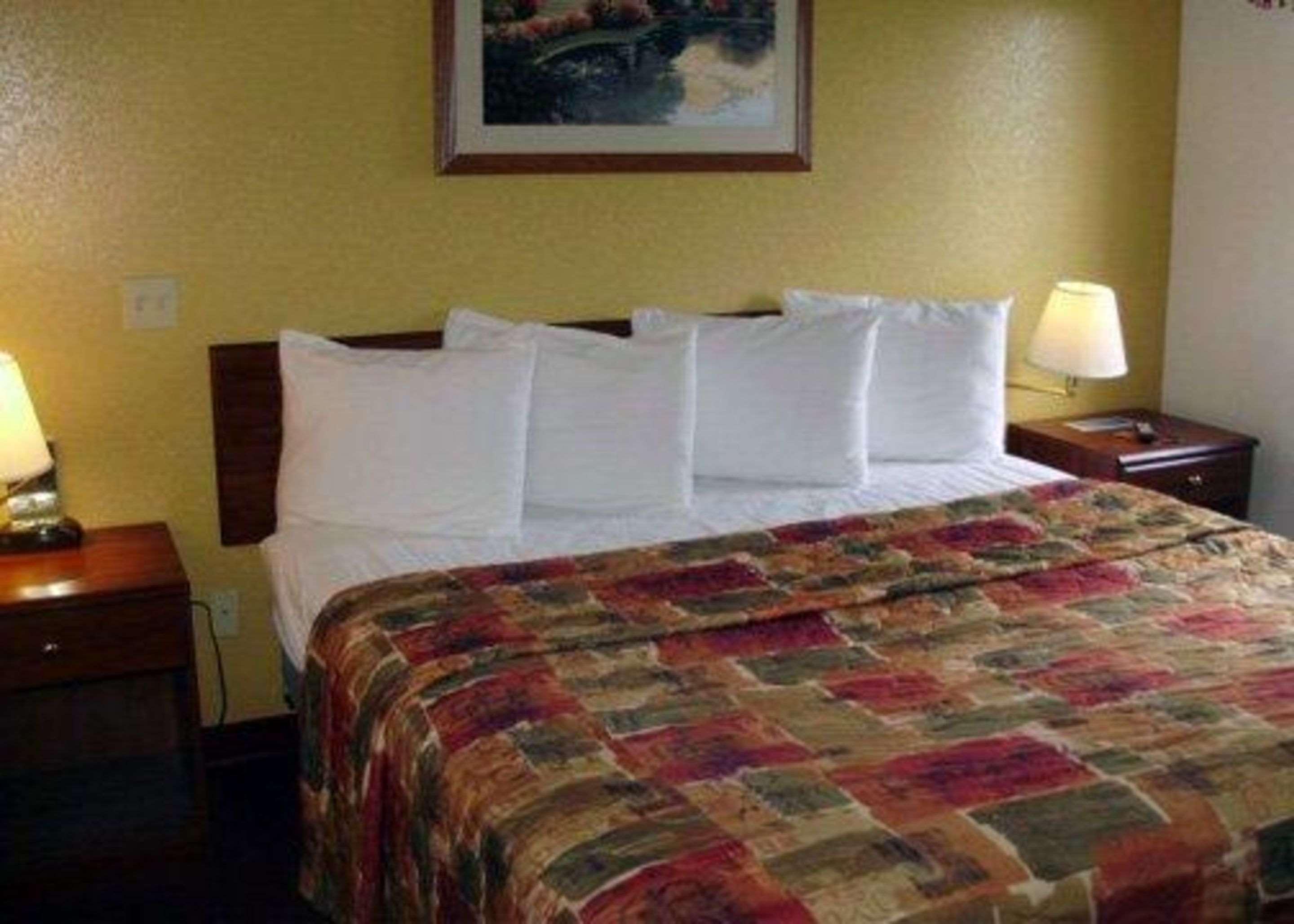 Rodeway Inn Salina Exterior photo